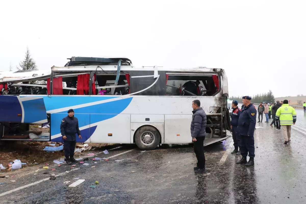 Eskişehir’de Yolcu Otobüsü Kazasında 1 Ölü, 42 Yaralı